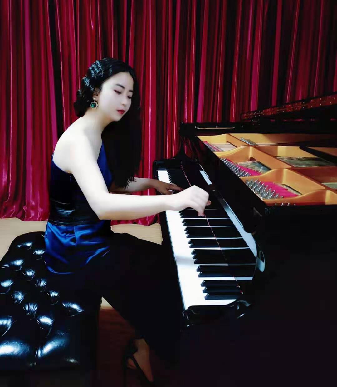 中国青年钢琴家田洋