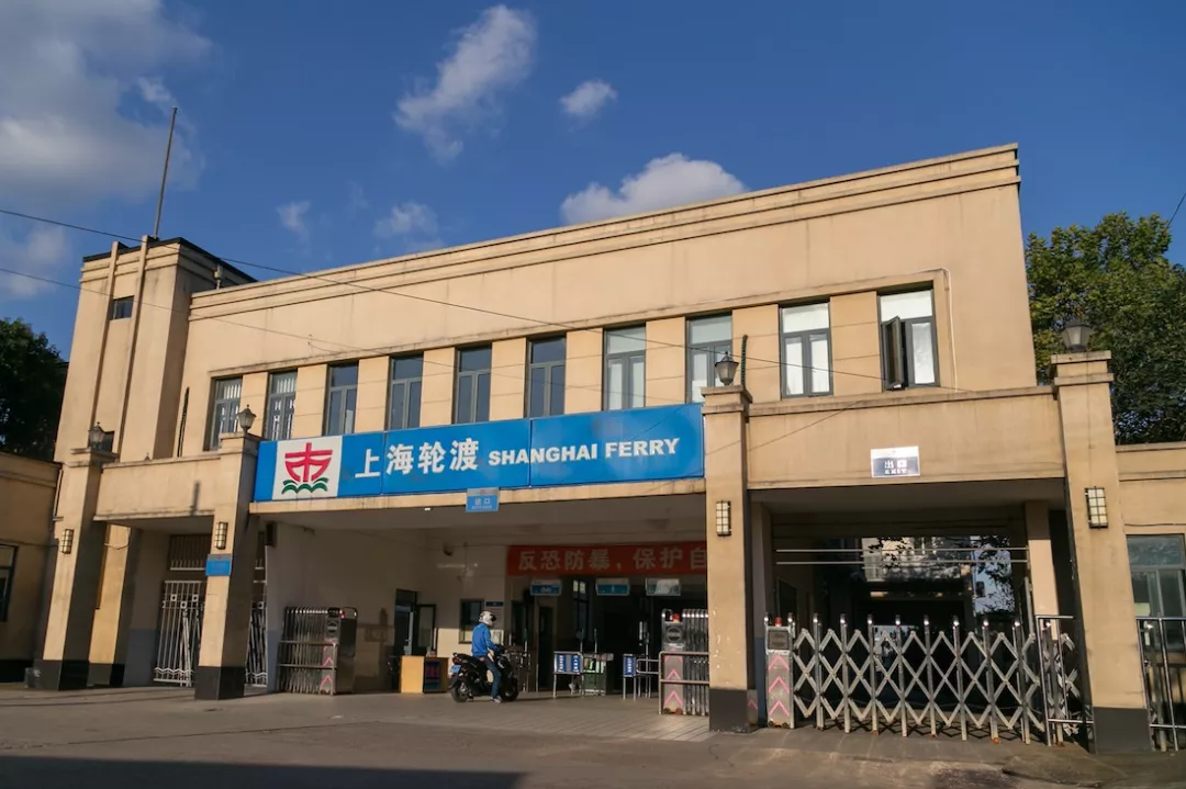 这里本是一条轮渡线,联结三林与上海县的港口,旧称"三港线".