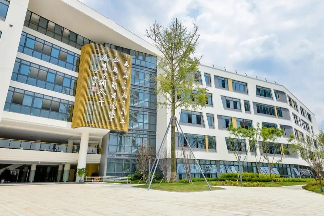 金苹果锦城第一中学高新区千呼万唤始出来,今天,你们要的小升初招生