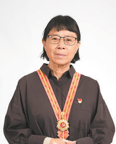 扎根深山 不负韶华(奋斗百年路 启航新征程·"七一勋章"获得者)_凤凰