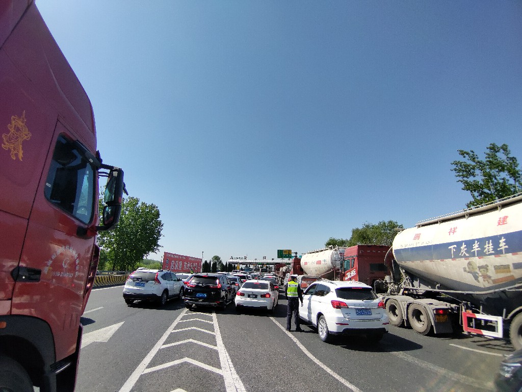 11天,菏泽高速路口车流量达226万车次__凤凰网