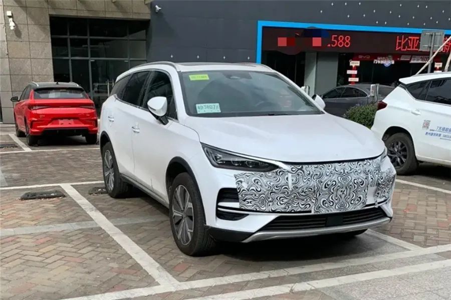 续航700km配刀片电池新款比亚迪唐ev实车曝光