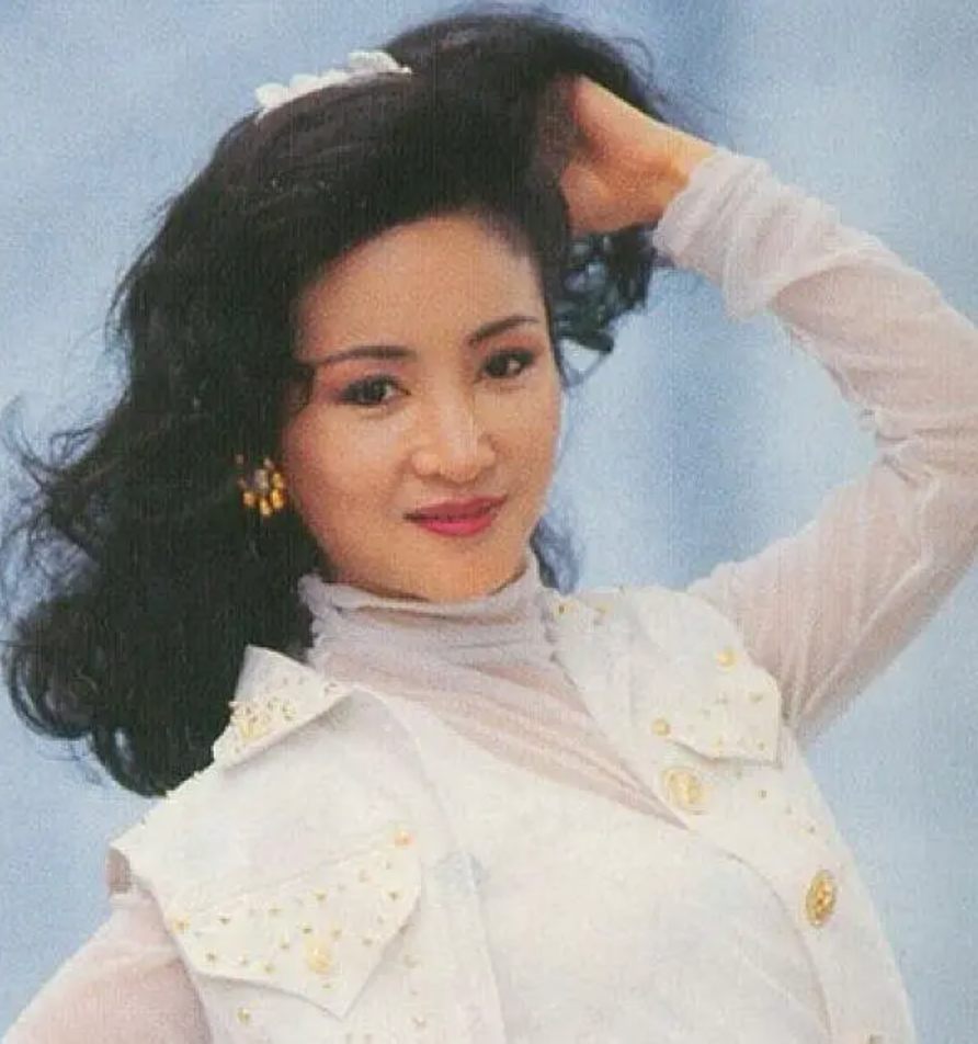 有人评价她:狄波拉的人生,远比电影更精彩.