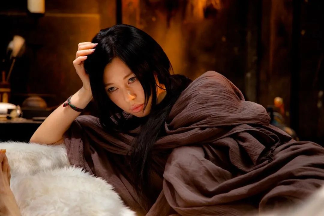 处女作《月蚀》就拿到法国杜维尔国际电影节最佳女主角,独挑大梁的