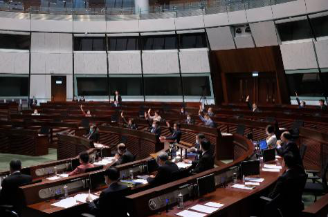 5月6日，香港立法会继续对涉及公务员制度的法案进行审理。图源：香港文汇报
