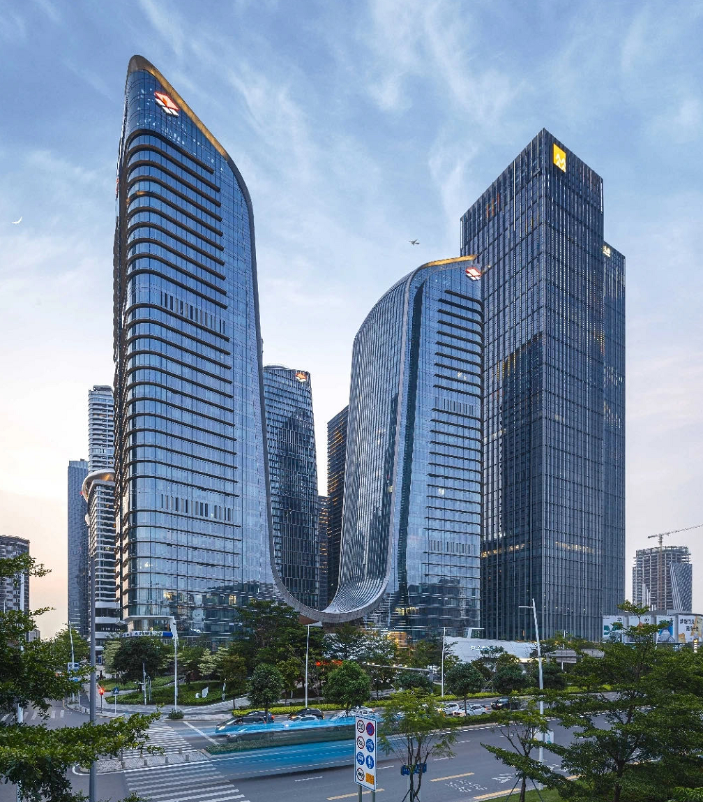 2013年,举国瞩目的 "前海第一拍"落槌,卓越集团以总价123.