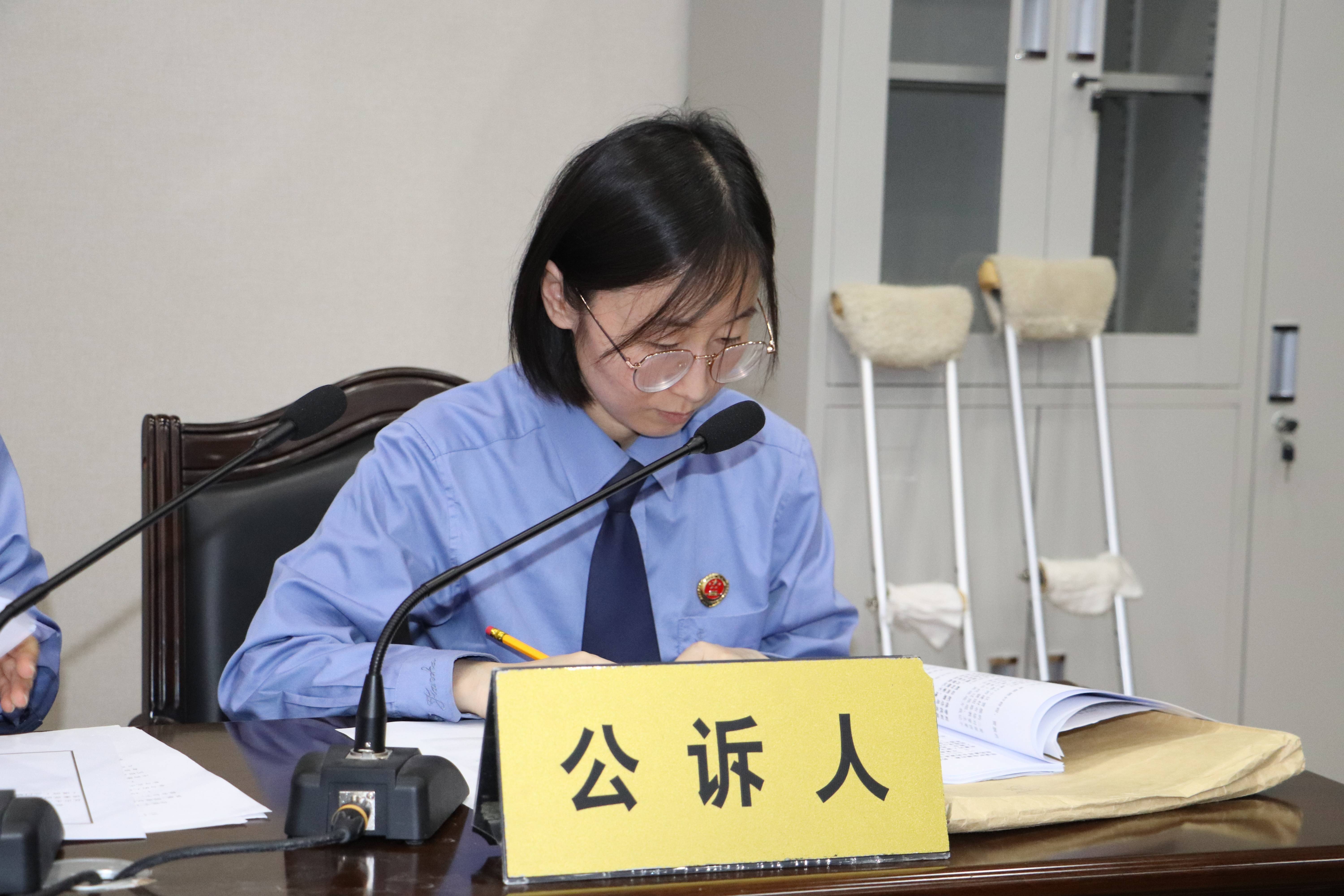 三门峡市湖滨区检察院检察官高琳:捍卫正义不打烊 架起双拐上法庭_凤凰网