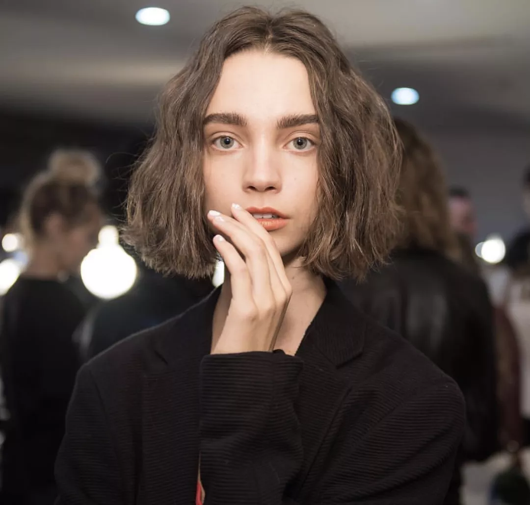 带有法式浪漫的复古卷发短发, 能够将你的气质展现的淋漓尽致,优雅