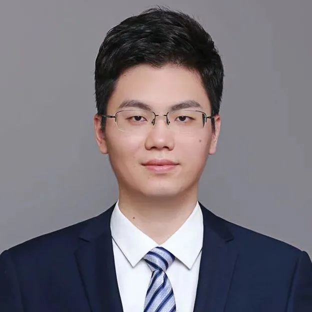 查出肺结节之后,需要去胸外科就诊,医生会根据你的结节的大小,影像学