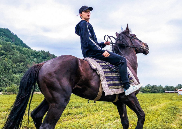 吴磊吴奇隆任嘉伦骑马戏不用替身的男演员又飒又帅