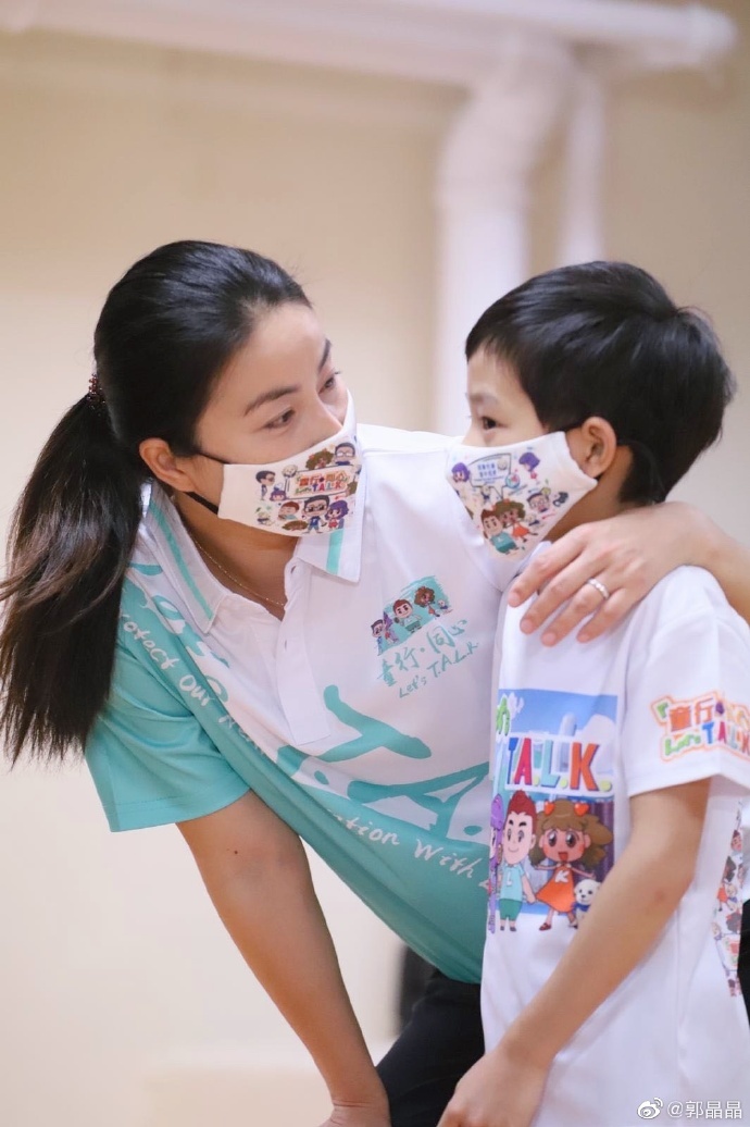 008fTvEAgy1gvurj1izzej30tm18gq8e