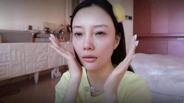 李小璐自信秀真实素颜 黑眼圈眼纹明显_凤凰网娱乐_凤凰网