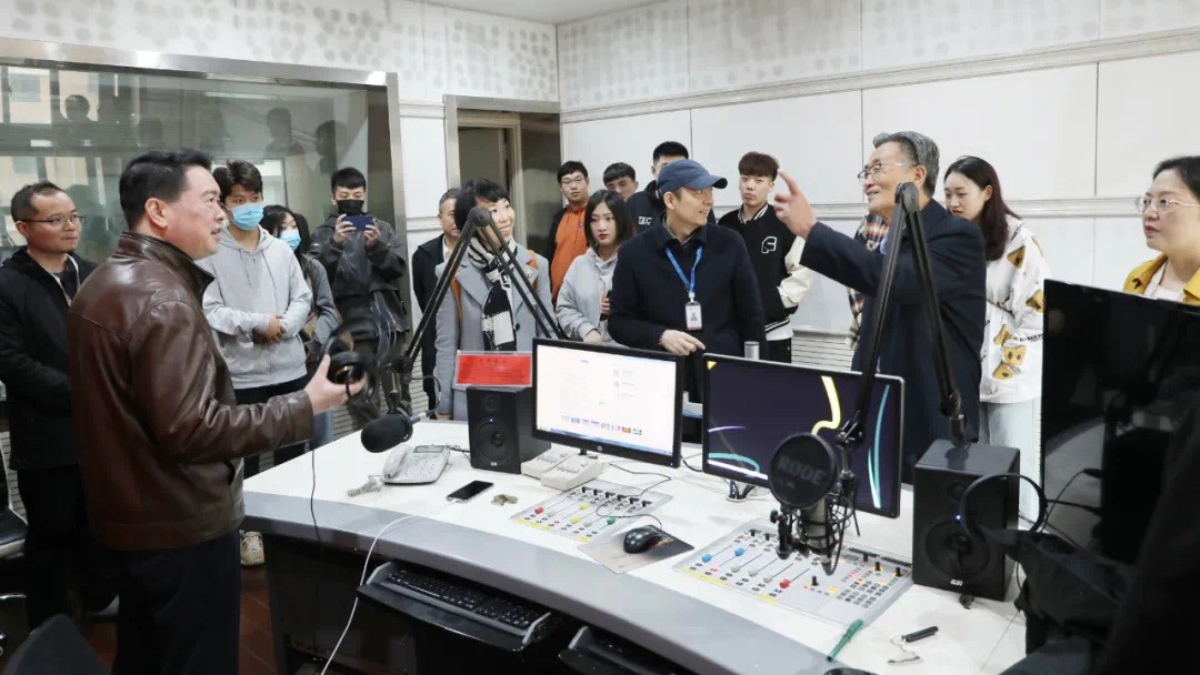 中广天择传媒学院校企合作实践教学中心正式揭牌 凤凰网