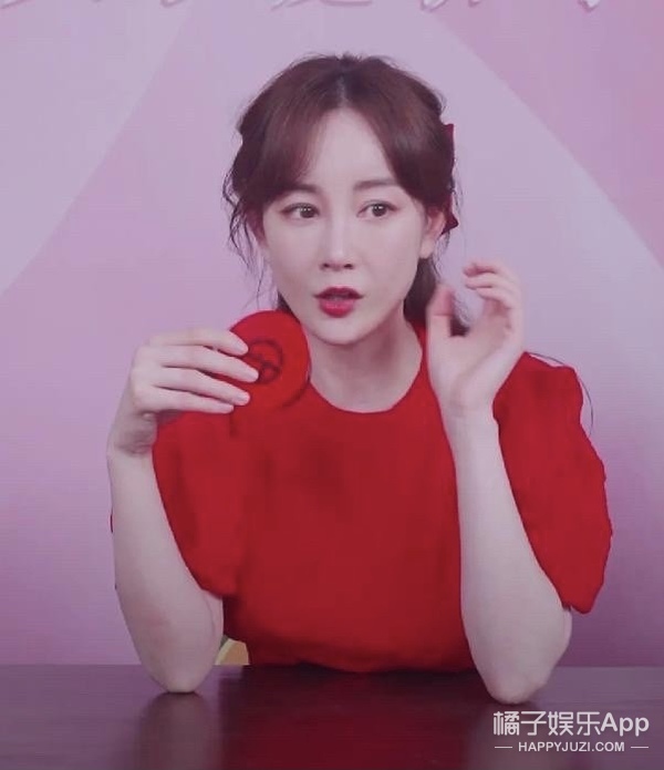 还记得《夏家三千金》里的杨真真吗?她变成网红了