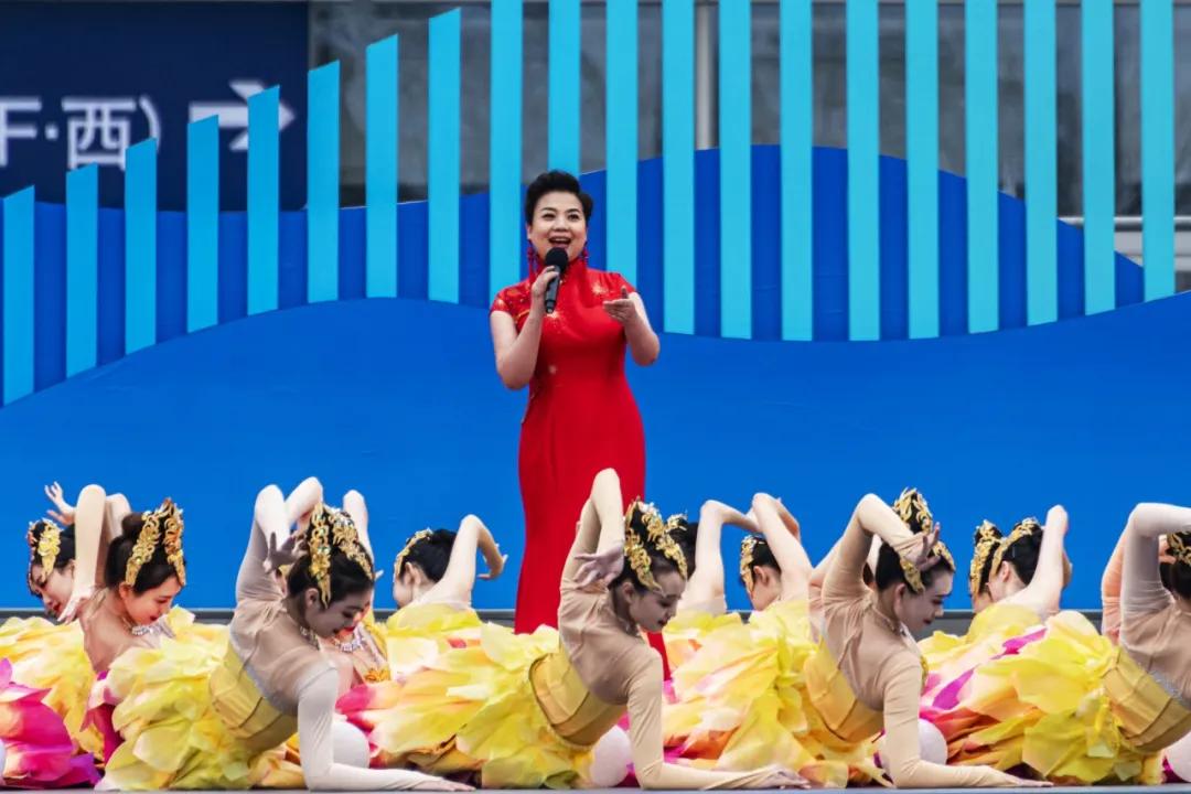 中央广播电视总台"心连心"艺术团到雄安新区慰问演出 __凤凰网