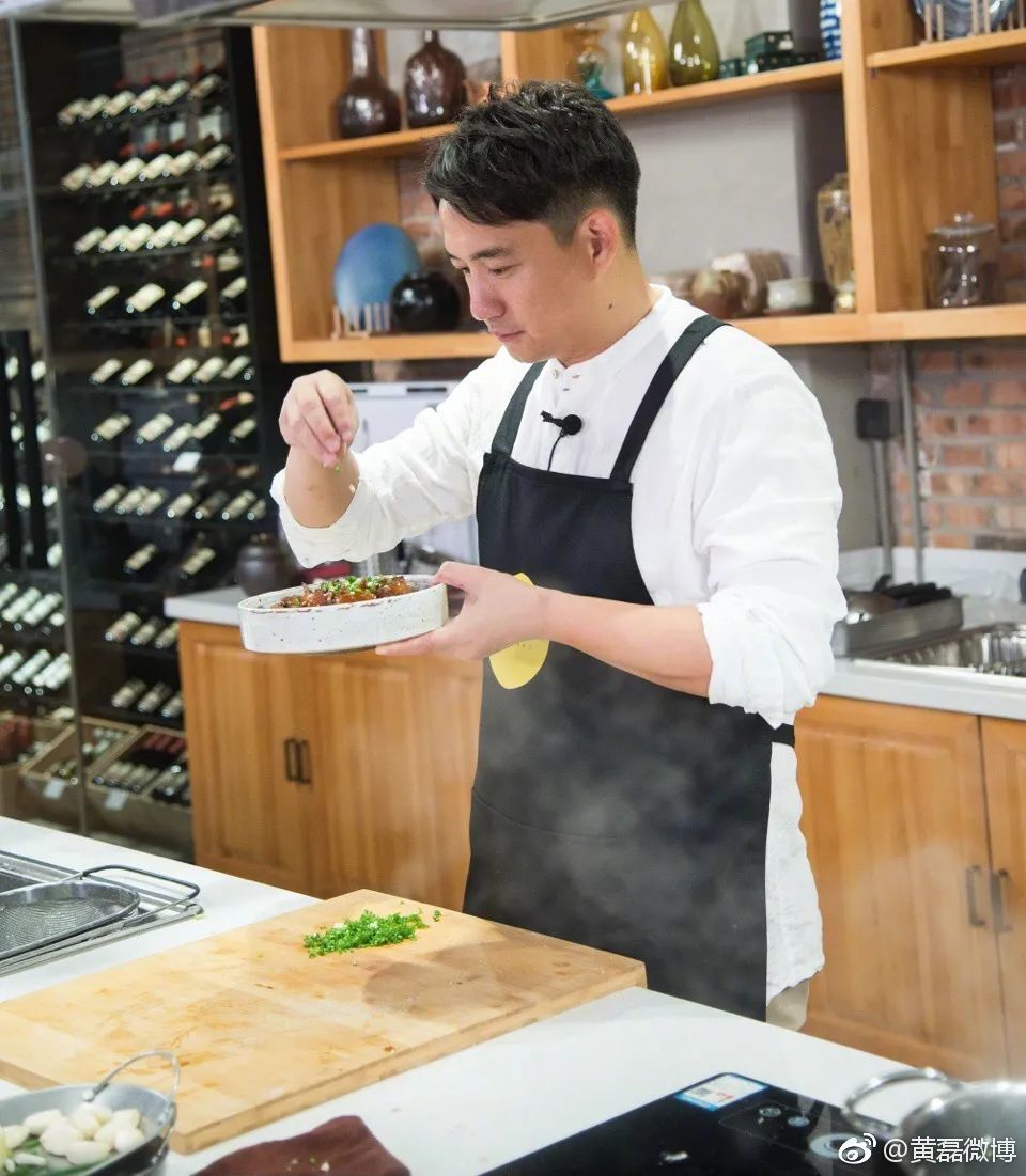 听说黄小厨今年七夕节在家当孩子王?