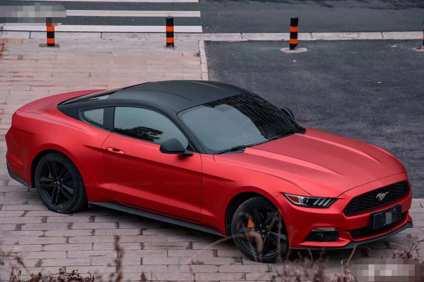 金属红色和哑光黑色碰撞 福特野马即将脱缰__凤凰网