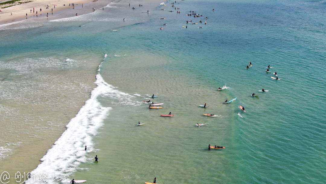航拍海南日月湾,这是一个冲浪者的天堂