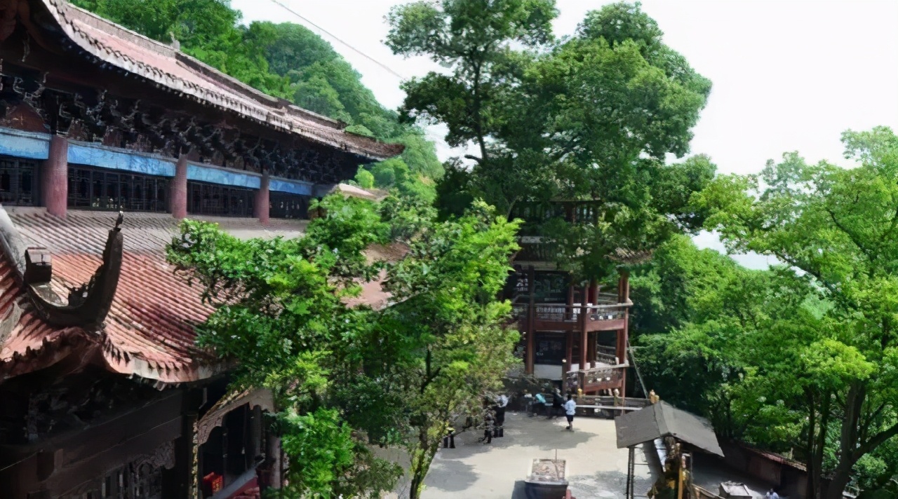 宜宾千佛寺:翠屏山上的千年古刹