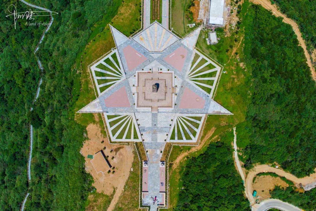 在东海的诸多岛屿之中,这个五角星广场是台州最具红色记忆的景区