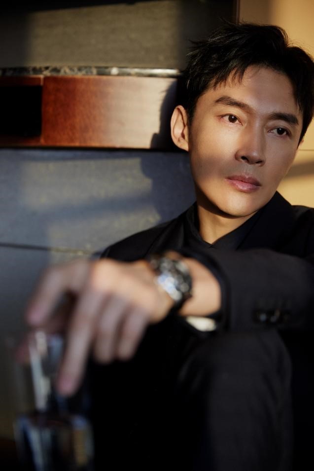 曹磊出席2021搜狐时尚盛典 荣获"年度突破男明星"称号__凤凰网