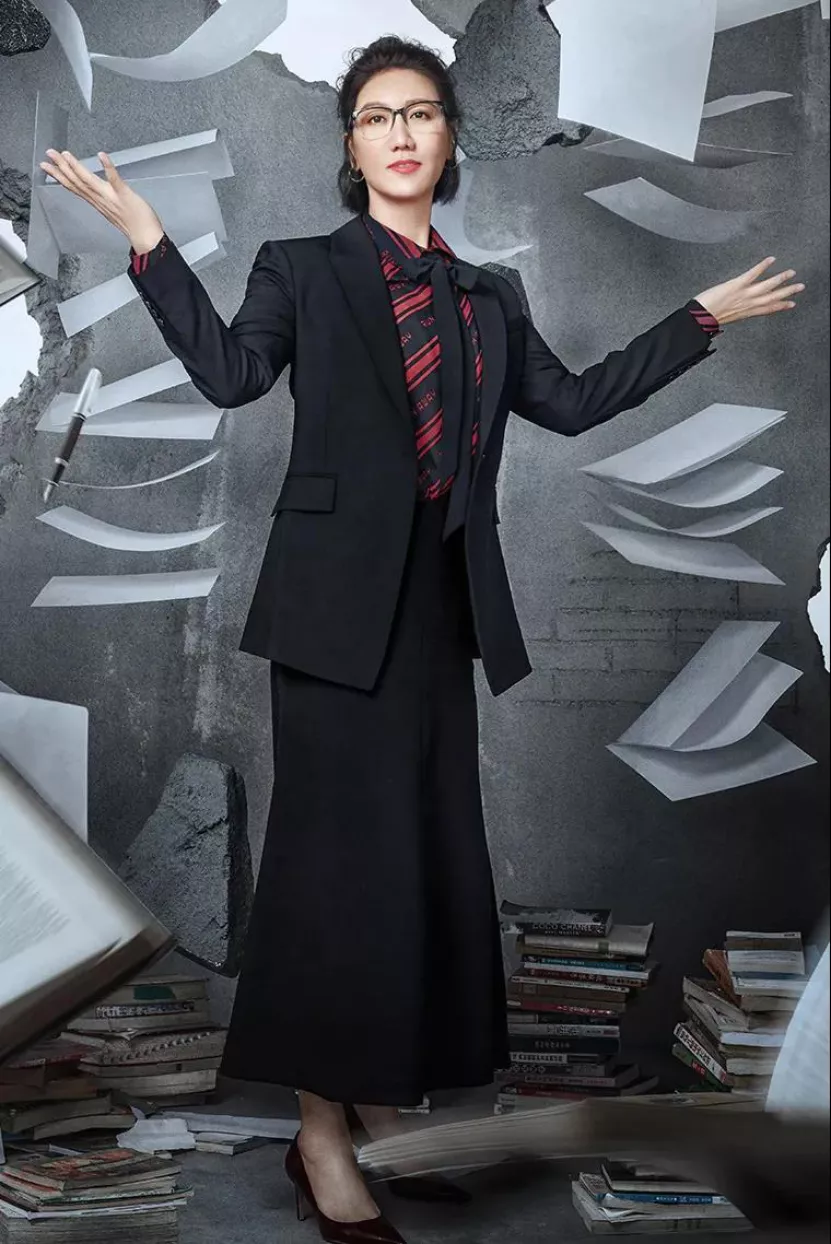 易立竞:"抛弃"记者,成为网红