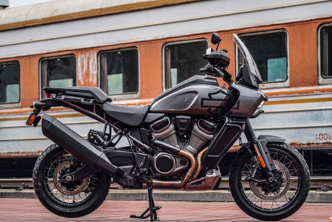 看到哈雷的adv,胯下的水鸟突然不香了?