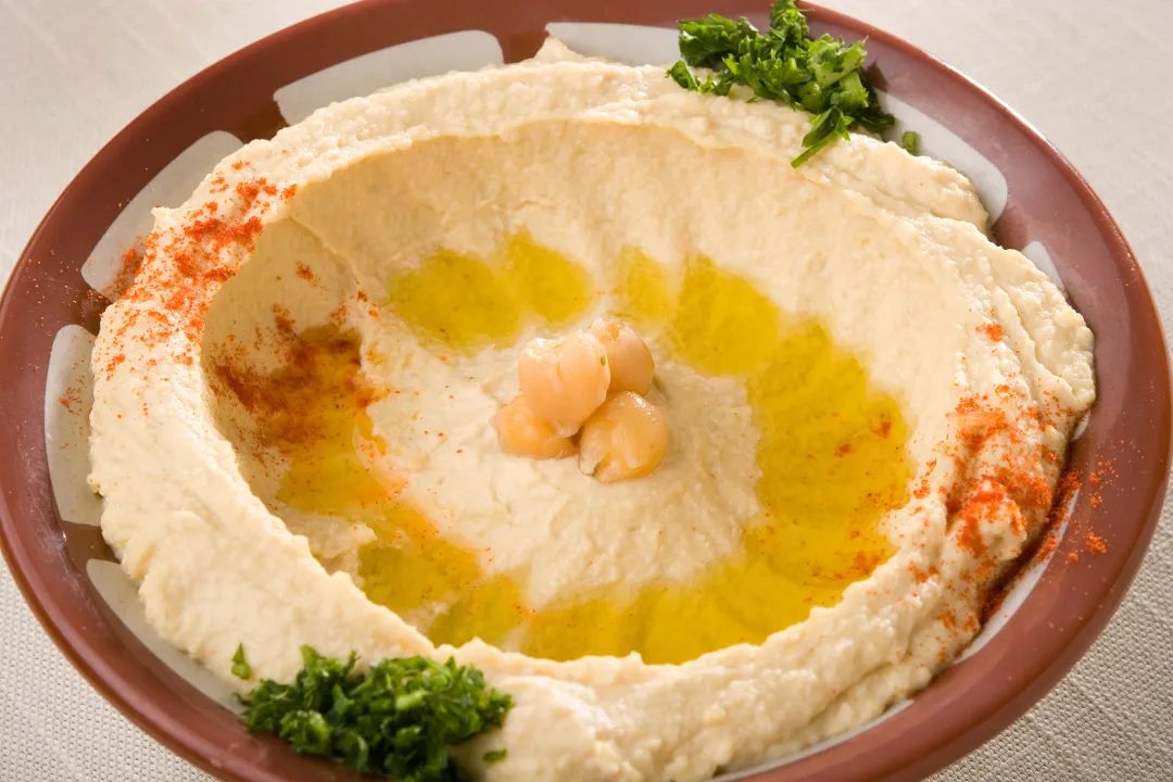 霍姆斯酱(hummus)上面也会撒一点甜椒粉(paprika) 去年疫情在家期间