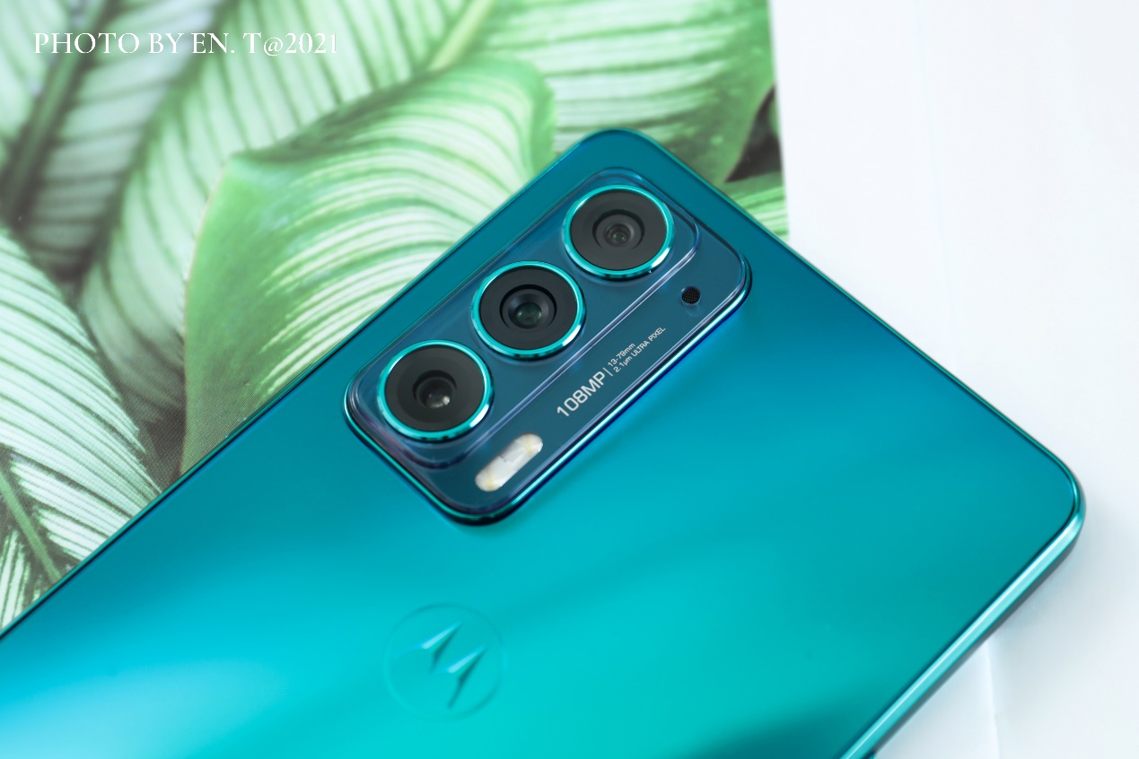 无愧最美5g手机摩托罗拉edge轻奢版体验更薄更美更强