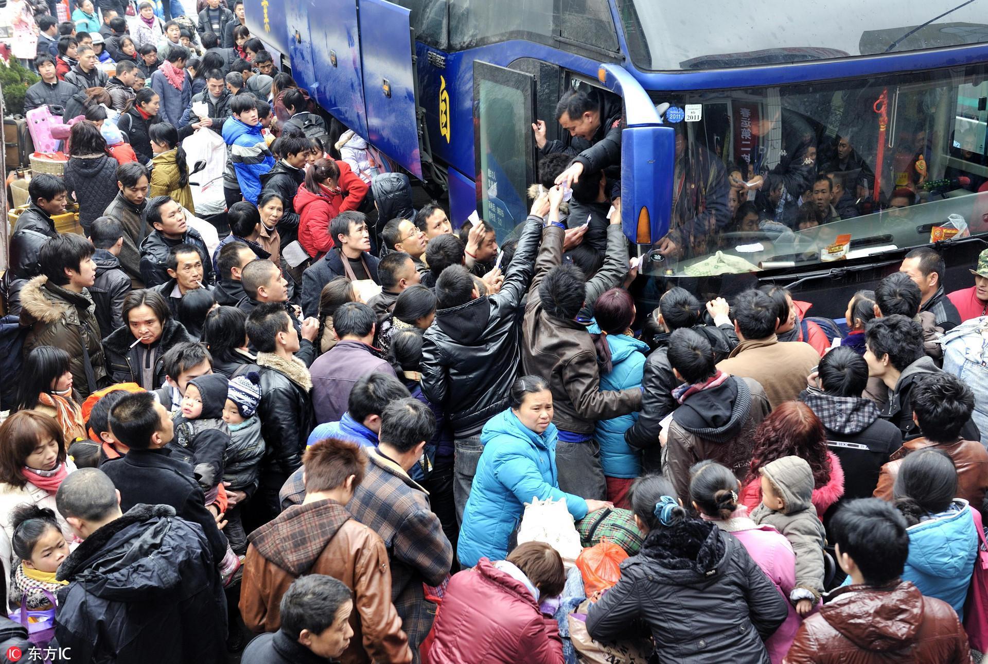 全国多地倡议就地过年,今年春节还能回家吗?