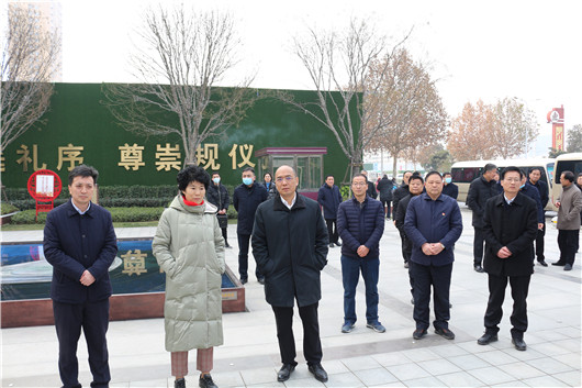南阳市中心城区城建重点项目观摩团到宛城区仲景街道观摩指导