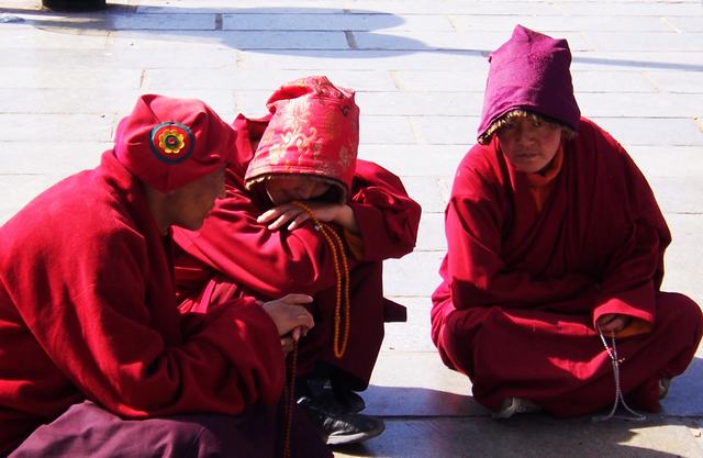 不过宁玛派也不是说被格鲁派挤压得没有立足之地,仓央嘉措之前,时间