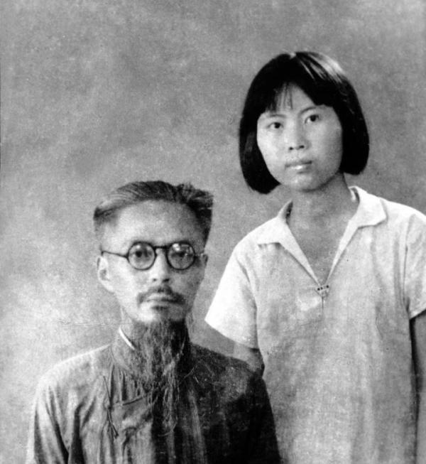 年轻时的丰一吟（右）与丰子恺