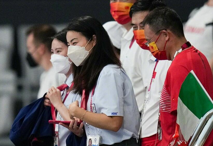 郭晶晶穿裁判制服亮相奥运会,坐姿好霸气,不愧是熟悉的主场!