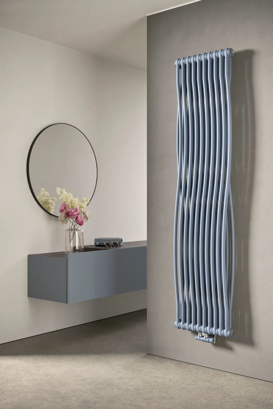 暖气片如装饰画一般,能烘托家里的艺术气息,开拓视野,增加美感,"散发