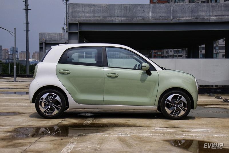 外观微调/内饰配双联屏 新款欧拉黑猫上市售6.98万元起