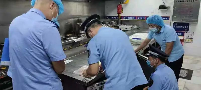 胖哥俩肉蟹煲被曝卖隔夜死蟹 市场监管部门立案
