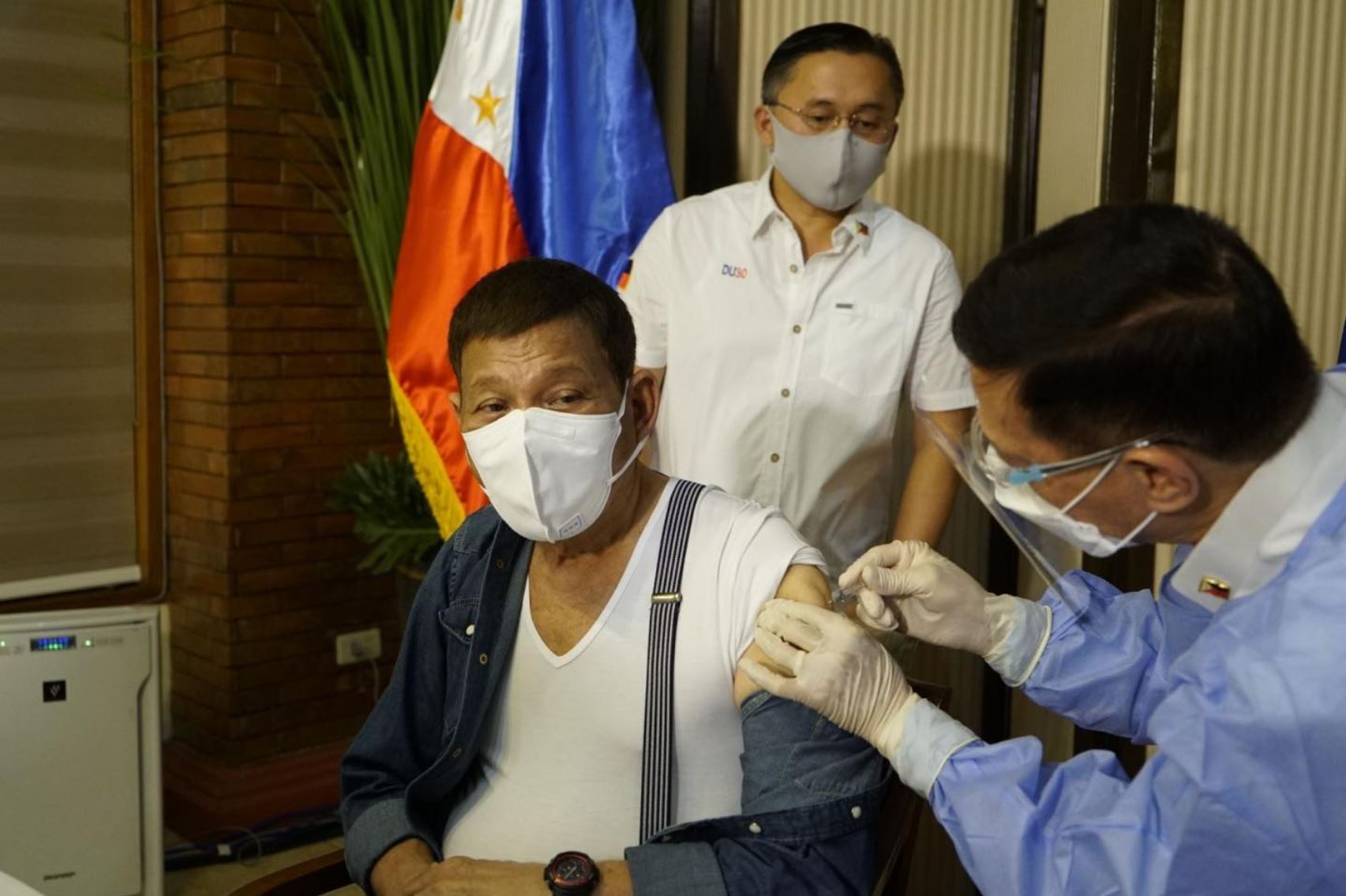 5月3日，菲律宾总统杜特尔特接种中国国药新冠疫苗 图源：菲律宾新闻部