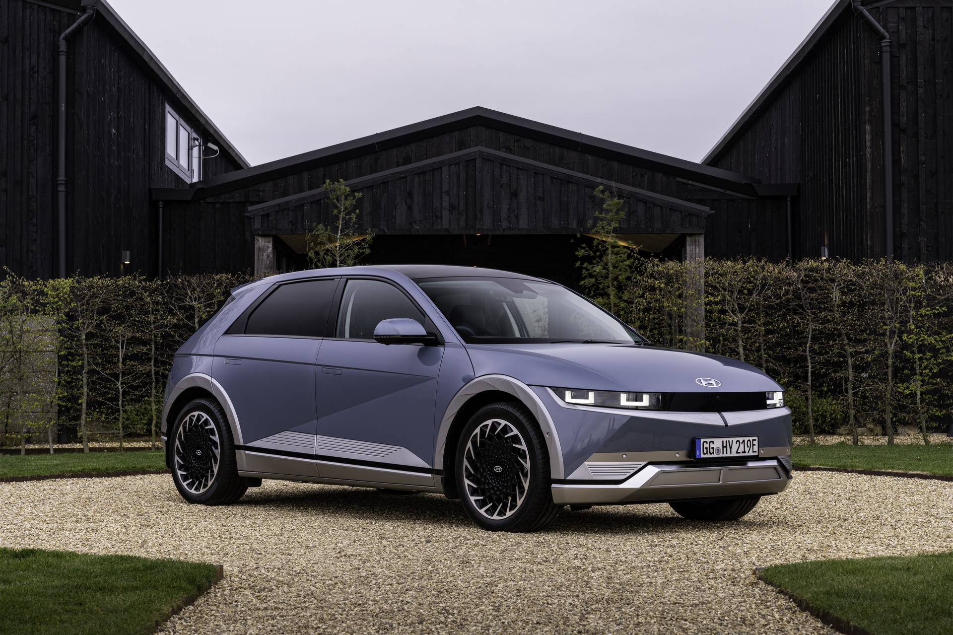 打开凤凰新闻,查看更多高清图片艾尼氪5是现代汽车首款采用蚌壳式动力