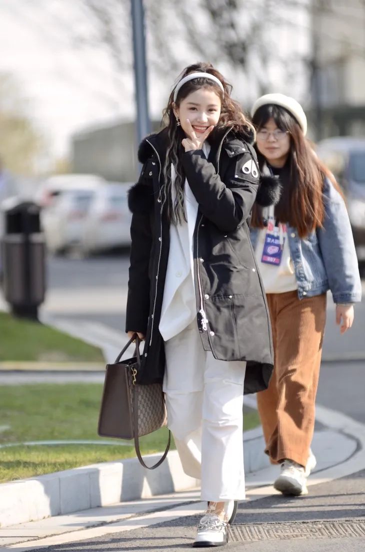 刘雯代言万元一件功能性羽绒服,真值这个价?