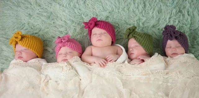 第一个宝贝女儿降生后几年,亚当和丹妮尔感觉女儿太孤单了,决定再要个