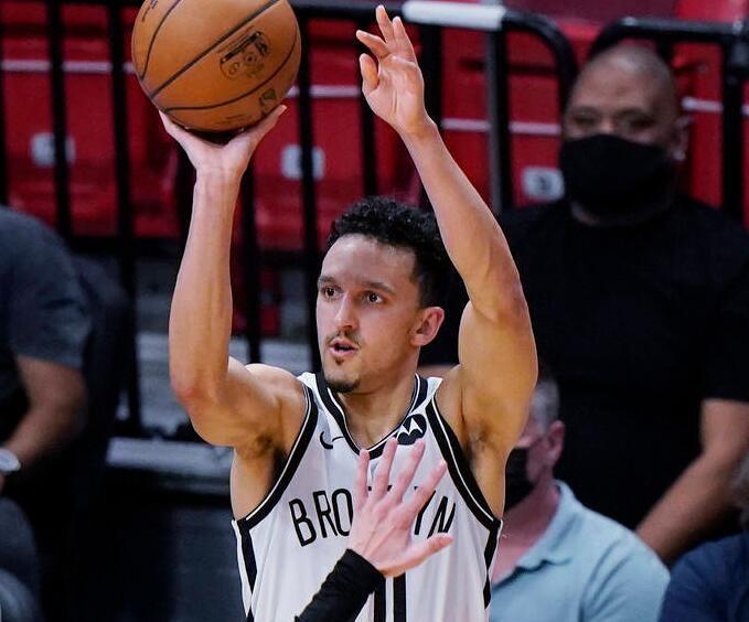 本场比赛,篮网球员兰德里-沙梅特表现不俗,上场37分钟,全场15投10中