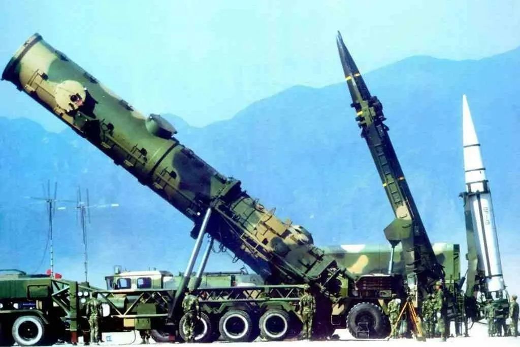 DF-31洲际弹道导弹列车图片