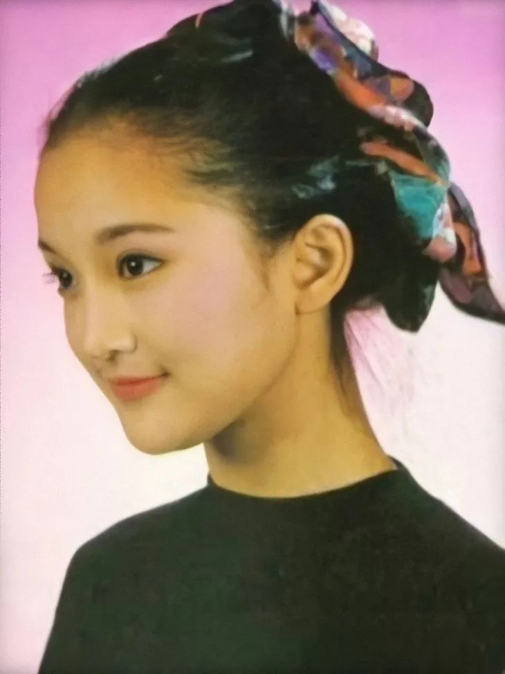 贾玲新电影让人想起了16岁的周迅和那个大胆的80年代