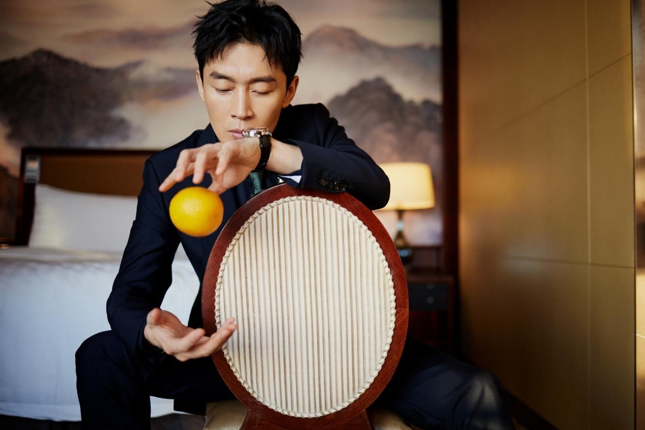 曹磊出席2021搜狐时尚盛典 荣获"年度突破男明星"称号__凤凰网