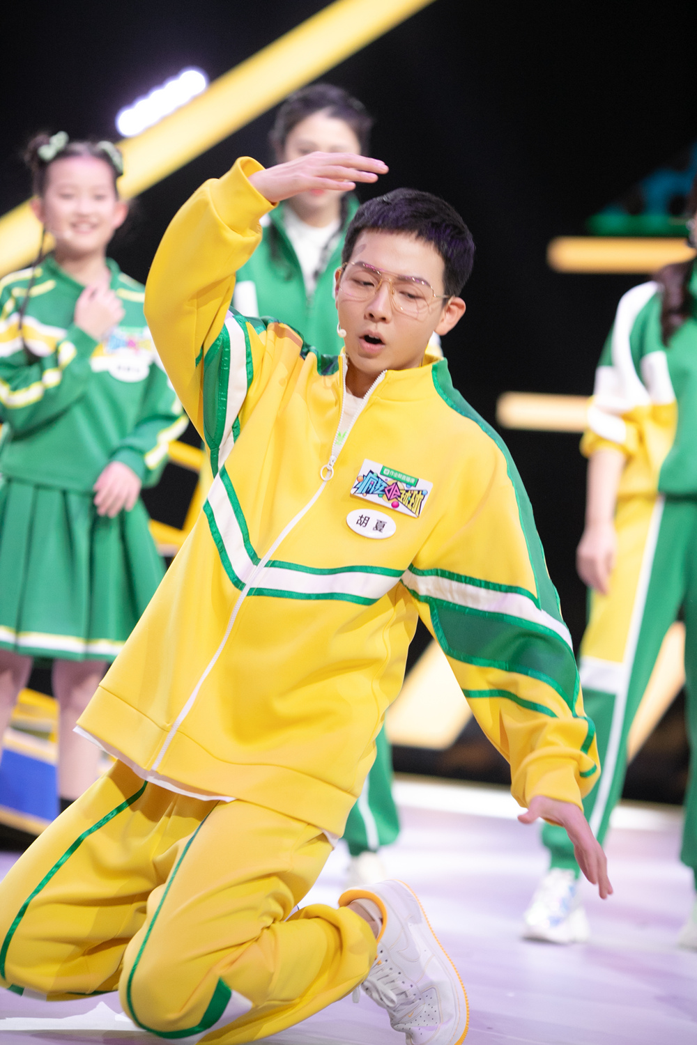 《疯狂的球球》胡夏苏醒来追"球" 苏醒疯狂打脸 胡夏超级反差萌__凤凰