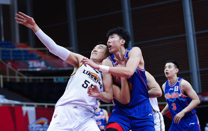 据国内篮球记者丁晓倩报道,辽宁球员郭艾伦,韩德君,新疆球员周琦本场