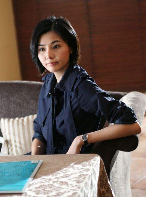 《暗战》里的梁婉婷,《溏心风暴》里的坏到让人牙痒的水明霞?