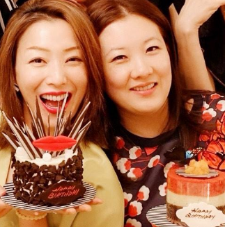 伏明霞近照爆肥,身形有郑秀文2个宽,差27岁"父女恋"婚姻幸福__凤凰网