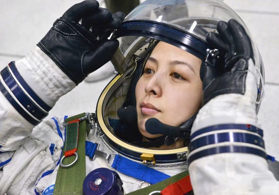 中国首位80后女宇航员从农村姑娘到两入太空
